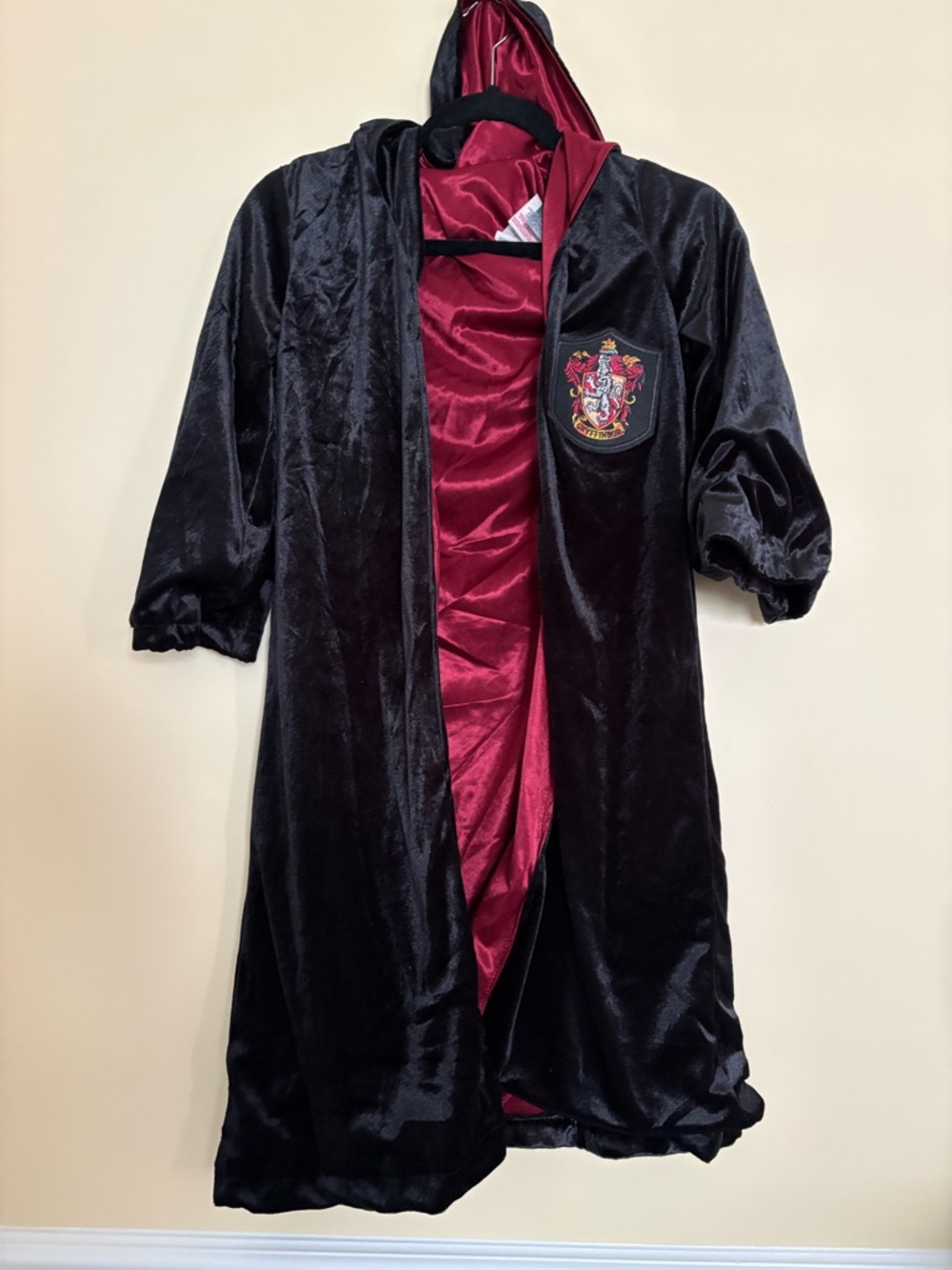 Harry Potter Gryffindor-Inspired Black Velvet Hooded cape - Medium Youth